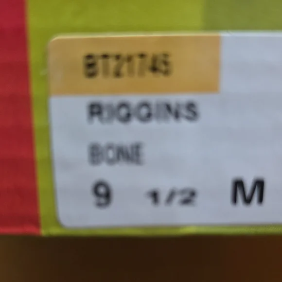 NIB Size 9.5 BareTraps Cream Cutout Sandals - Picture 7 of 8